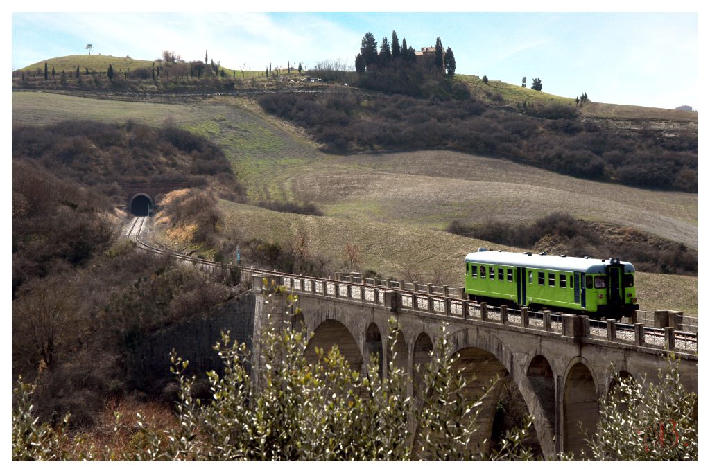 ALn 668 1430.sul viadotto di Montalceto.